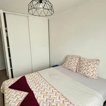 Evry Deux Pieces Confortables Dans Emplacement Ideale Διαμέρισμα